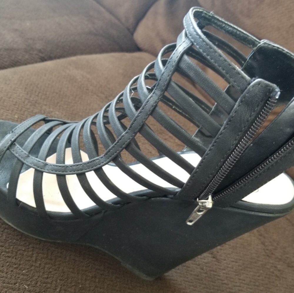 Brand new women's wedge